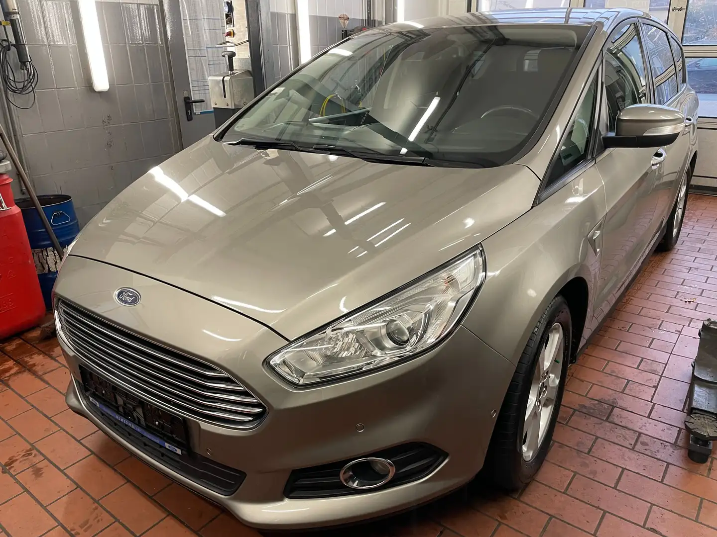 Ford S-Max Trend mit neuem Partikelfilter Argent - 1