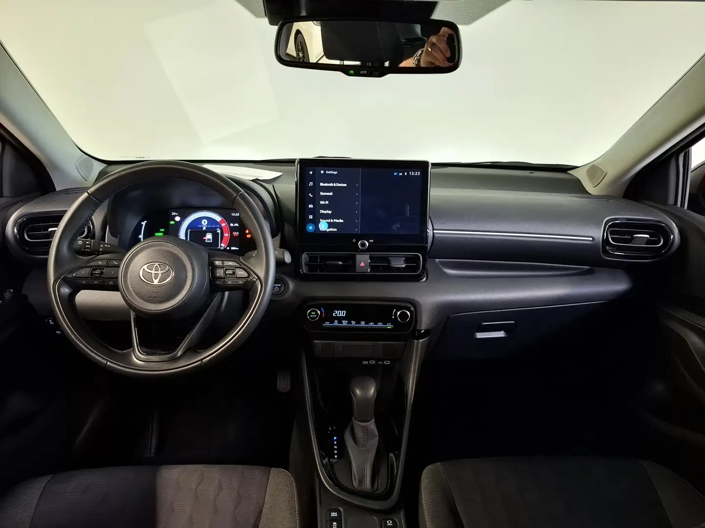 Toyota Yaris 1.5 Hybrid 115 First Edition Zwart - 2