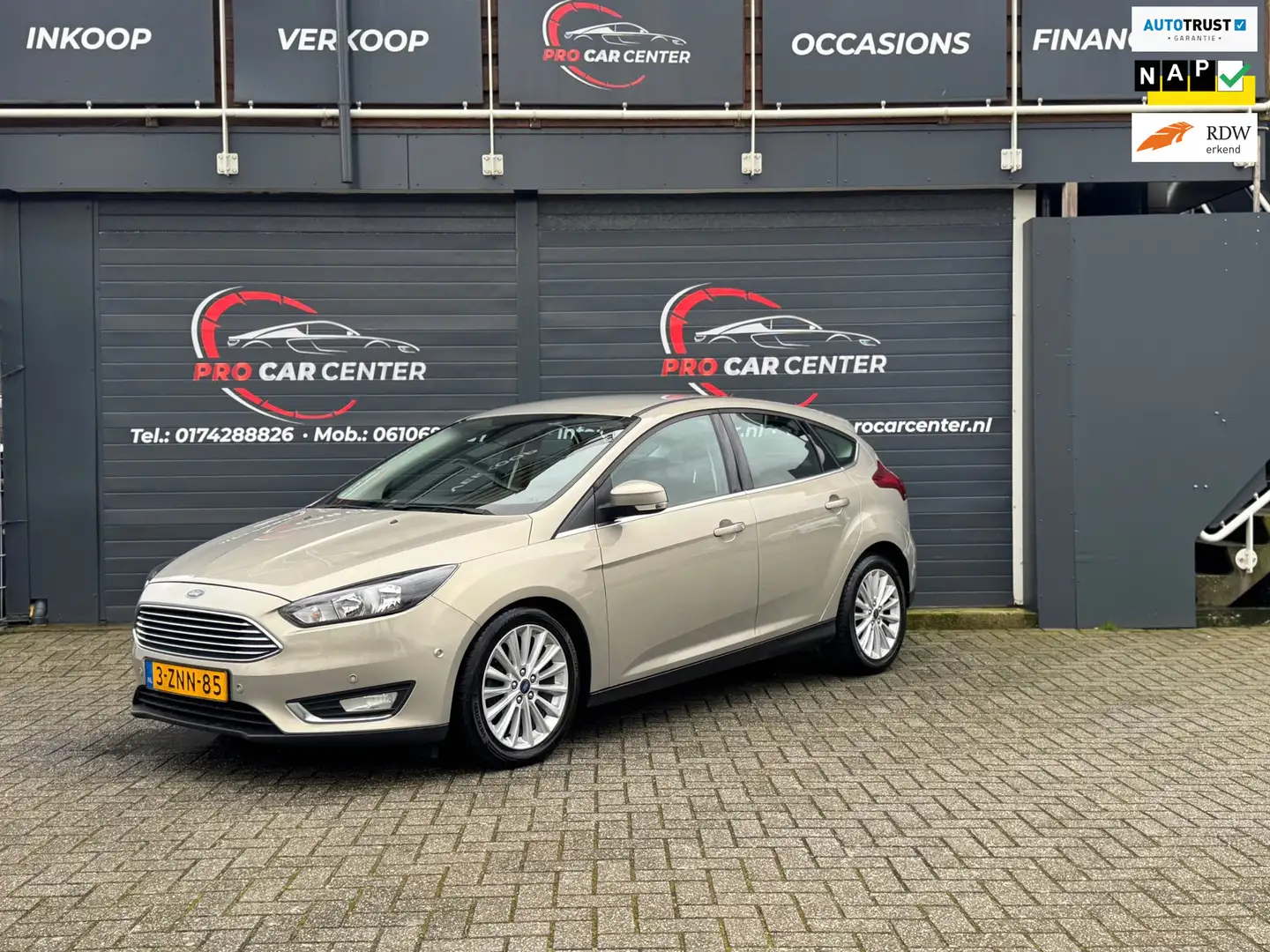 Ford Focus 1.0 Titanium Edition CLIMATE|CRUISE|V-A PDC|NAVI|E Grau - 1