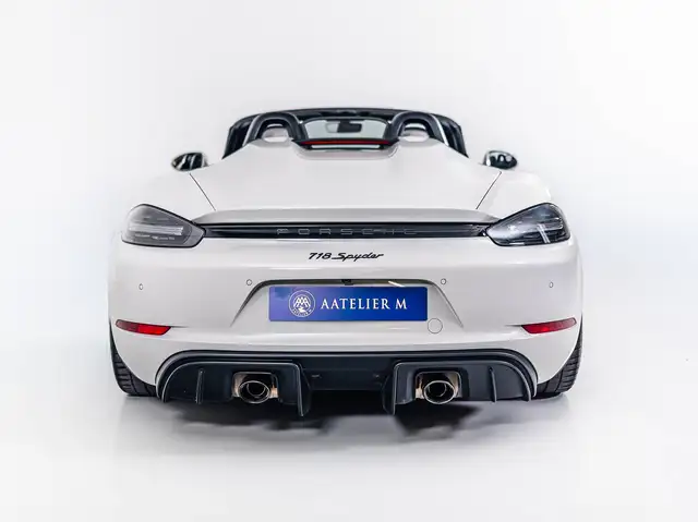 Porsche 718 Spyder view 5
