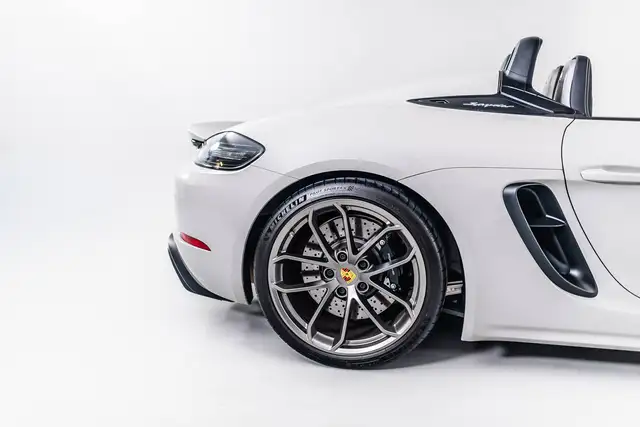 Porsche 718 Spyder view 7