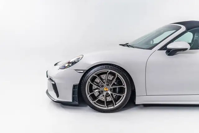 Porsche 718 Spyder view 8