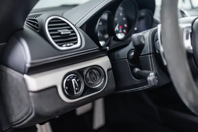 Porsche 718 Spyder view 13
