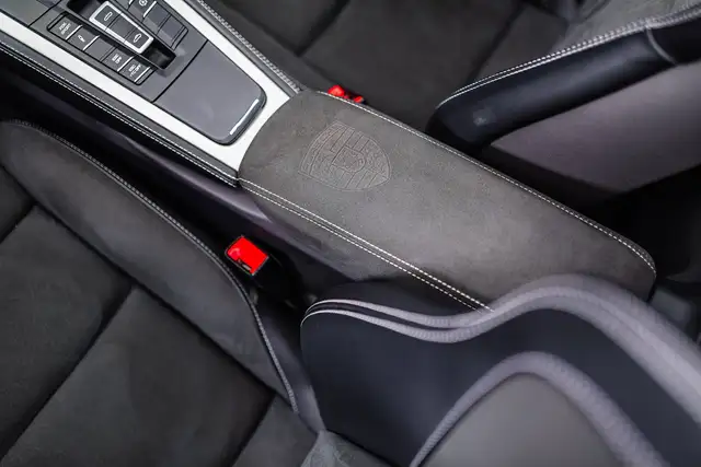 Porsche 718 Spyder view 15