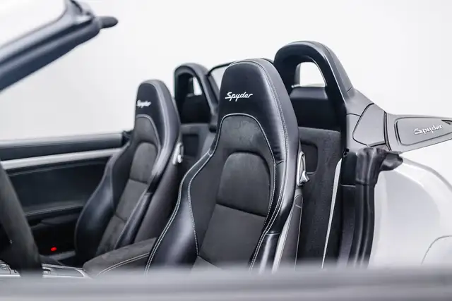 Porsche 718 Spyder view 11