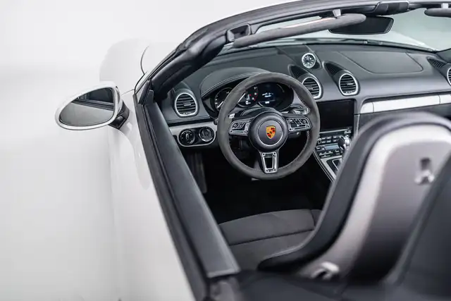 Porsche 718 Spyder view 10