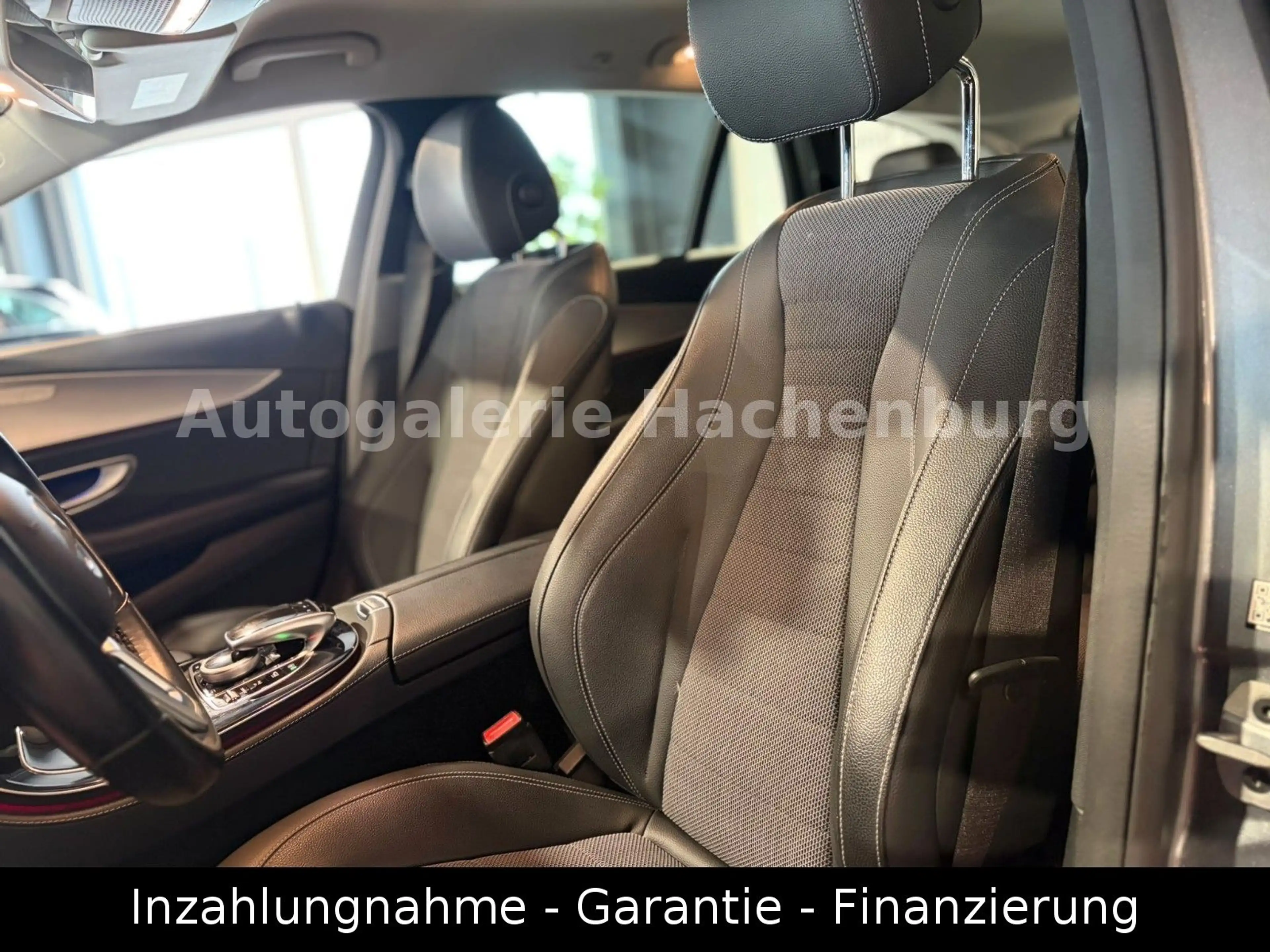 Mercedes-Benz E 200 T 4M/1.Hd/Widescreen/LED/Leder/Navi/CarPlay — photo 12