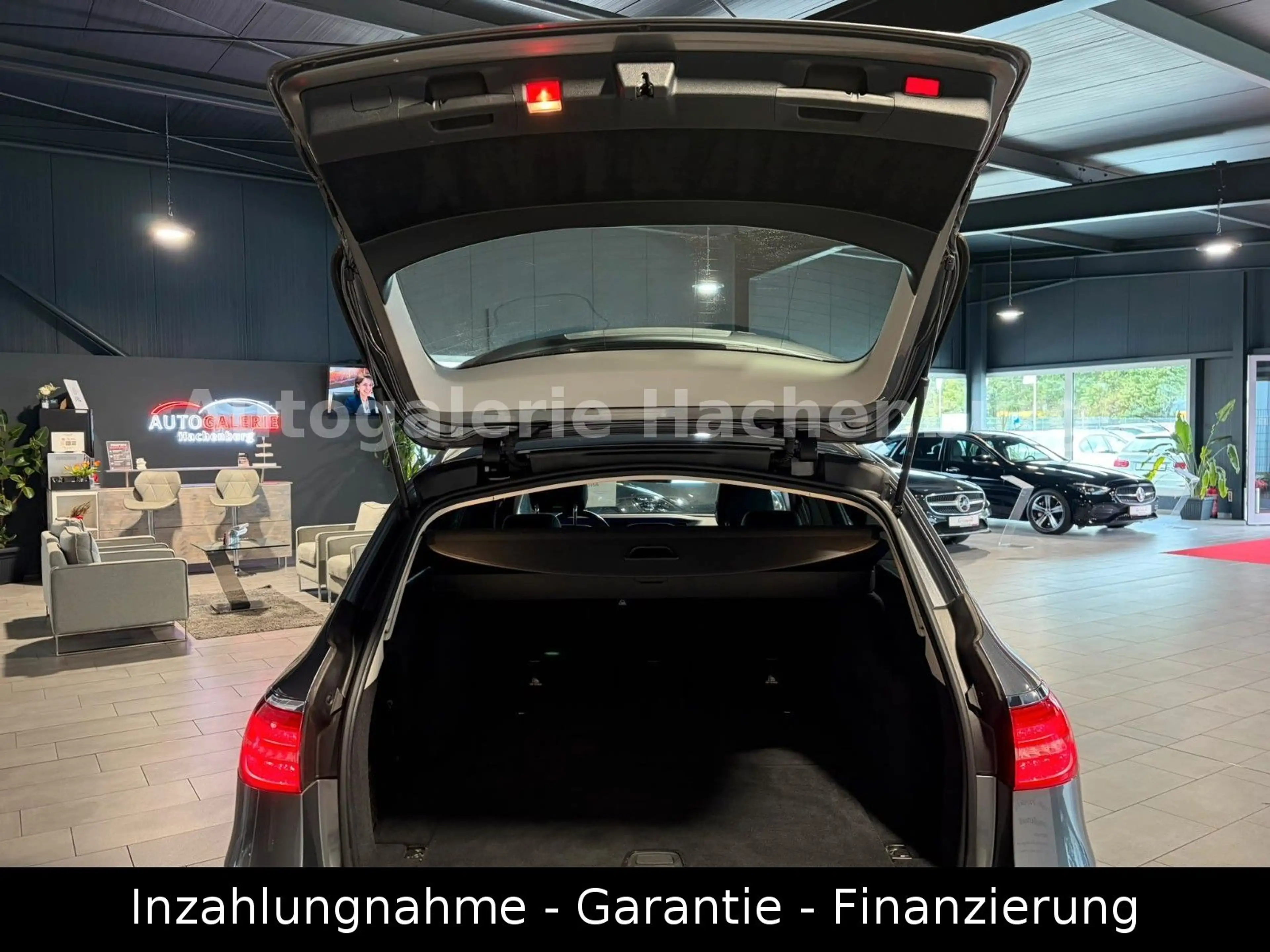 Mercedes-Benz E 200 T 4M/1.Hd/Widescreen/LED/Leder/Navi/CarPlay — photo 8