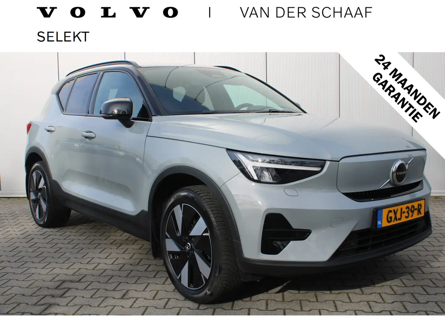 Volvo XC40 Extened Range Core 82 kWh | Trekhaak | Warmtepomp Grijs - 1