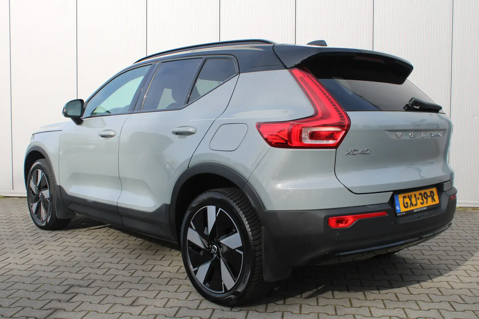 Volvo XC40 Extened Range Core 82 kWh | Trekhaak | Warmtepomp Grijs - 2