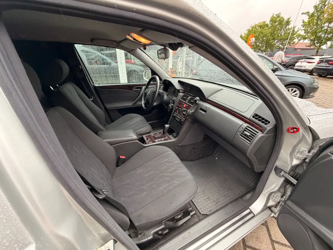 Mercedes-Benz E 220 CDi "Kuhlmann" Bestattungswagen, foto 12