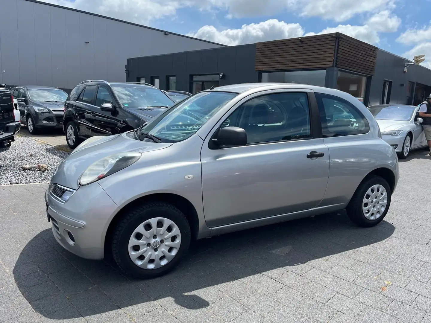 Nissan Micra Visia Silber - 1