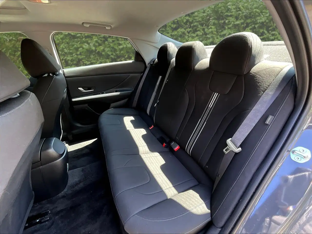 Hyundai ELANTRA photo Hyundai ELANTRA