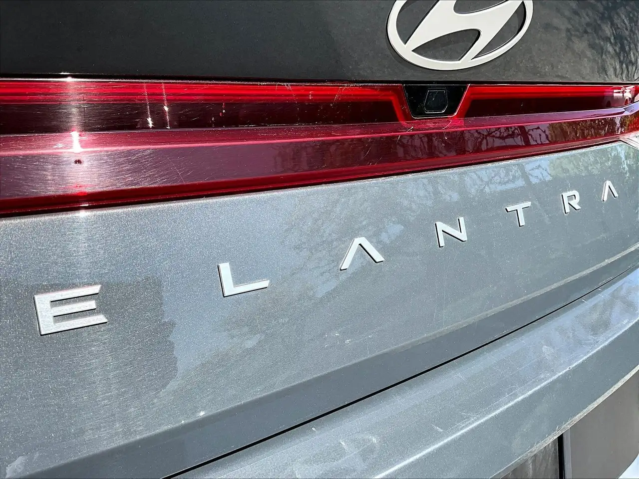 Hyundai ELANTRA photo Hyundai ELANTRA