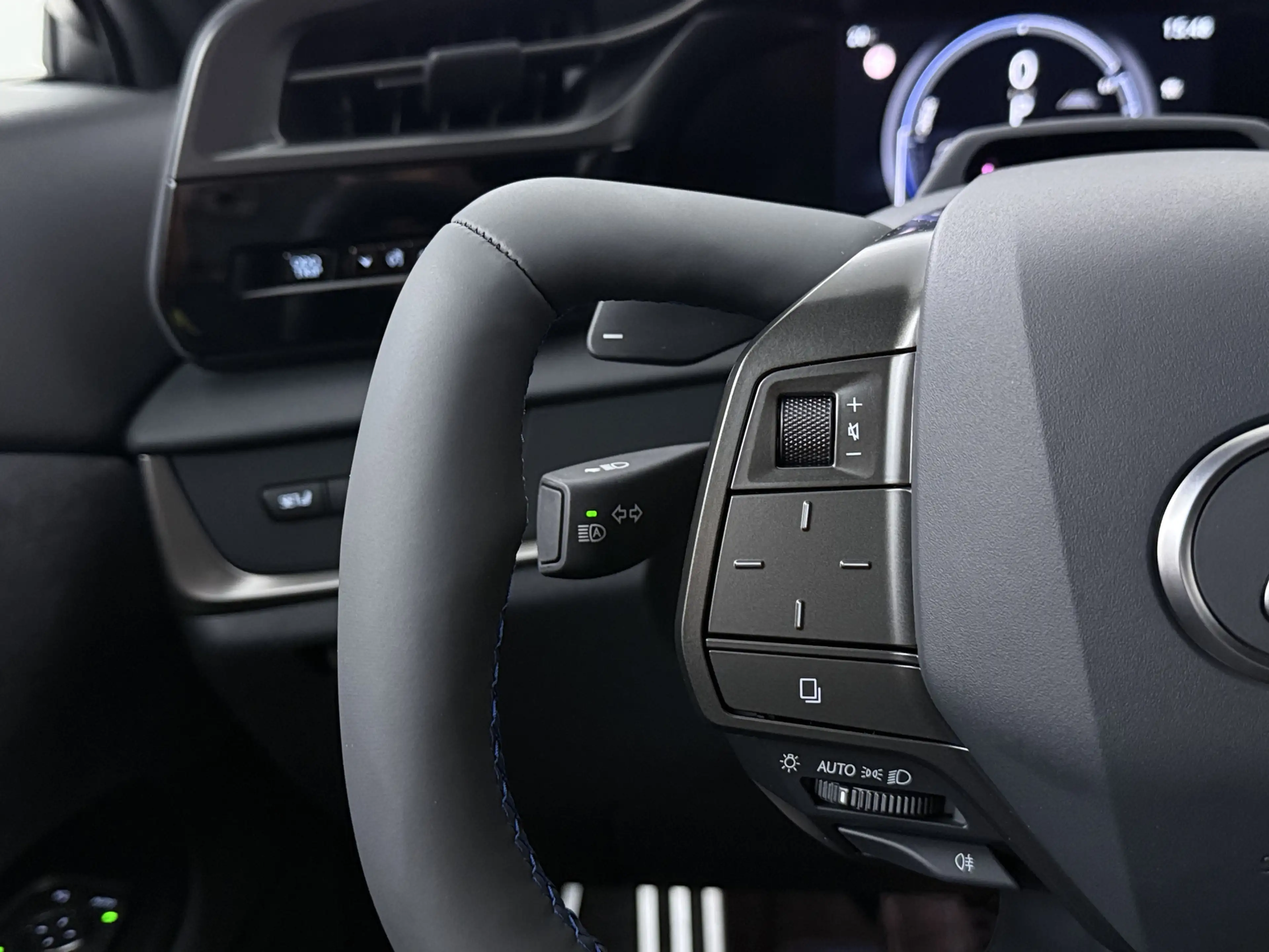 Lexus RZ 550e DIRECT 4 F SPORT 77 kWh | Mark Levinson Audio — photo 9