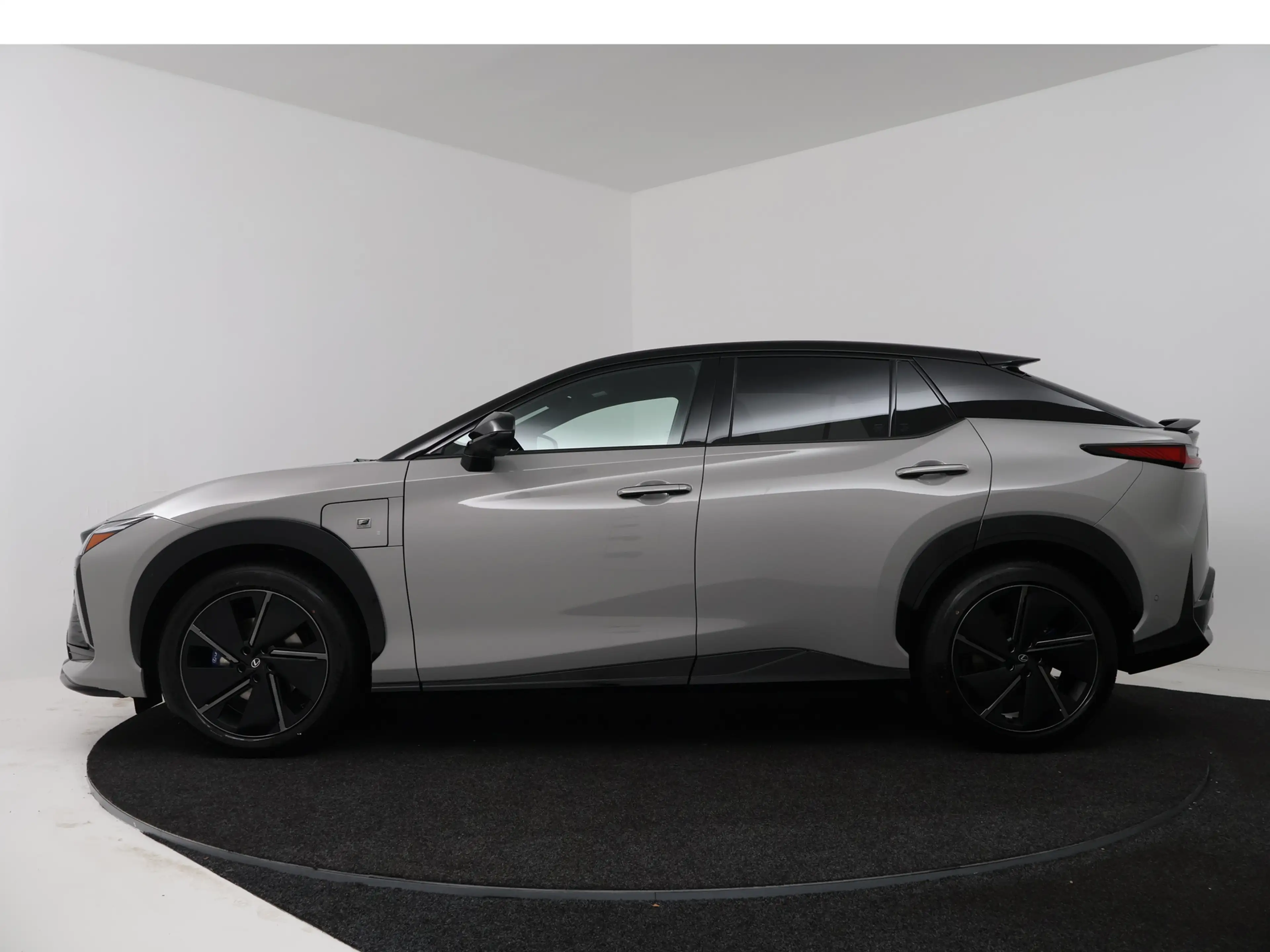 Lexus RZ 550e DIRECT 4 F SPORT 77 kWh | Mark Levinson Audio — photo 3