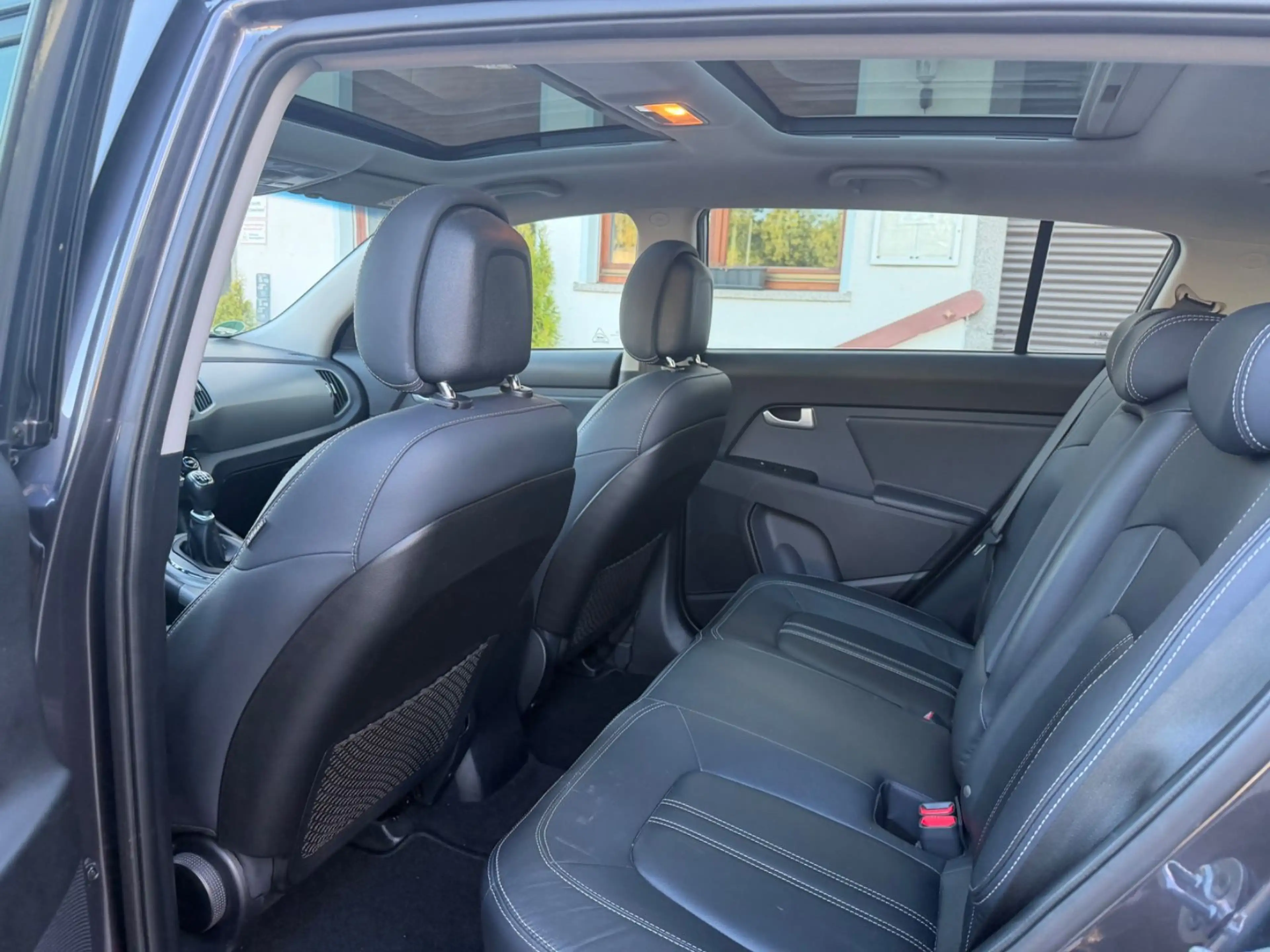 Kia Sportage 1.HAND + PANO + 4 x SHZ + KAMERA + AHK — photo 11