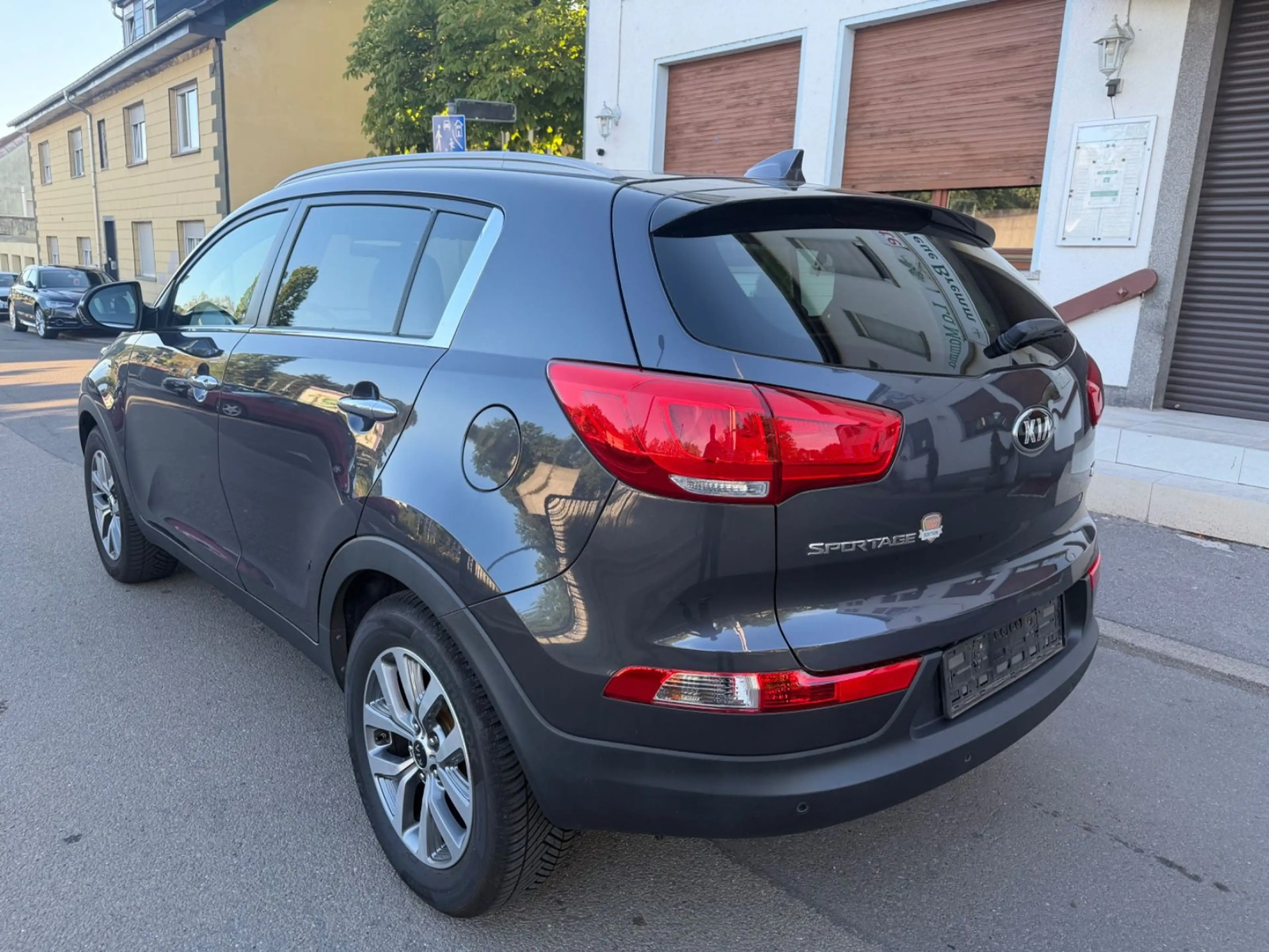 Kia Sportage 1.HAND + PANO + 4 x SHZ + KAMERA + AHK — photo 6