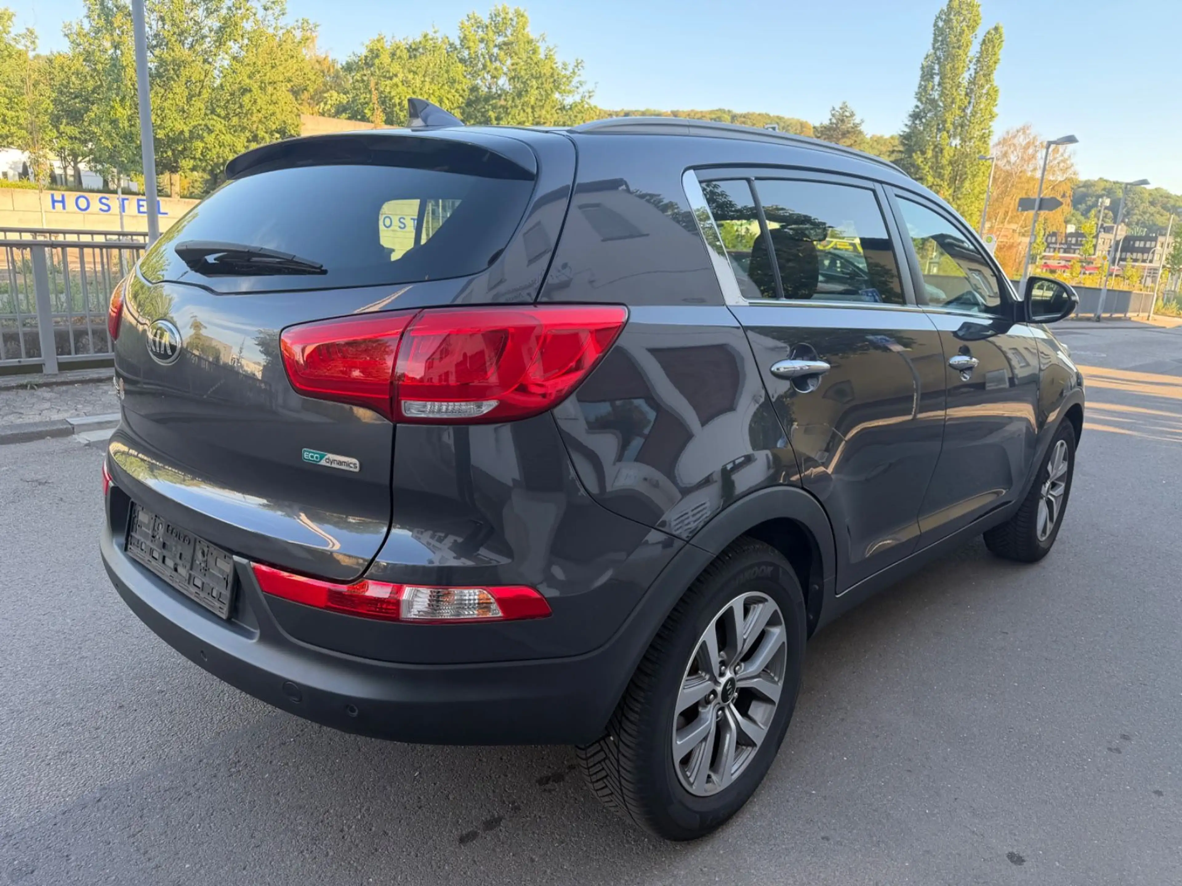 Kia Sportage 1.HAND + PANO + 4 x SHZ + KAMERA + AHK — photo 15
