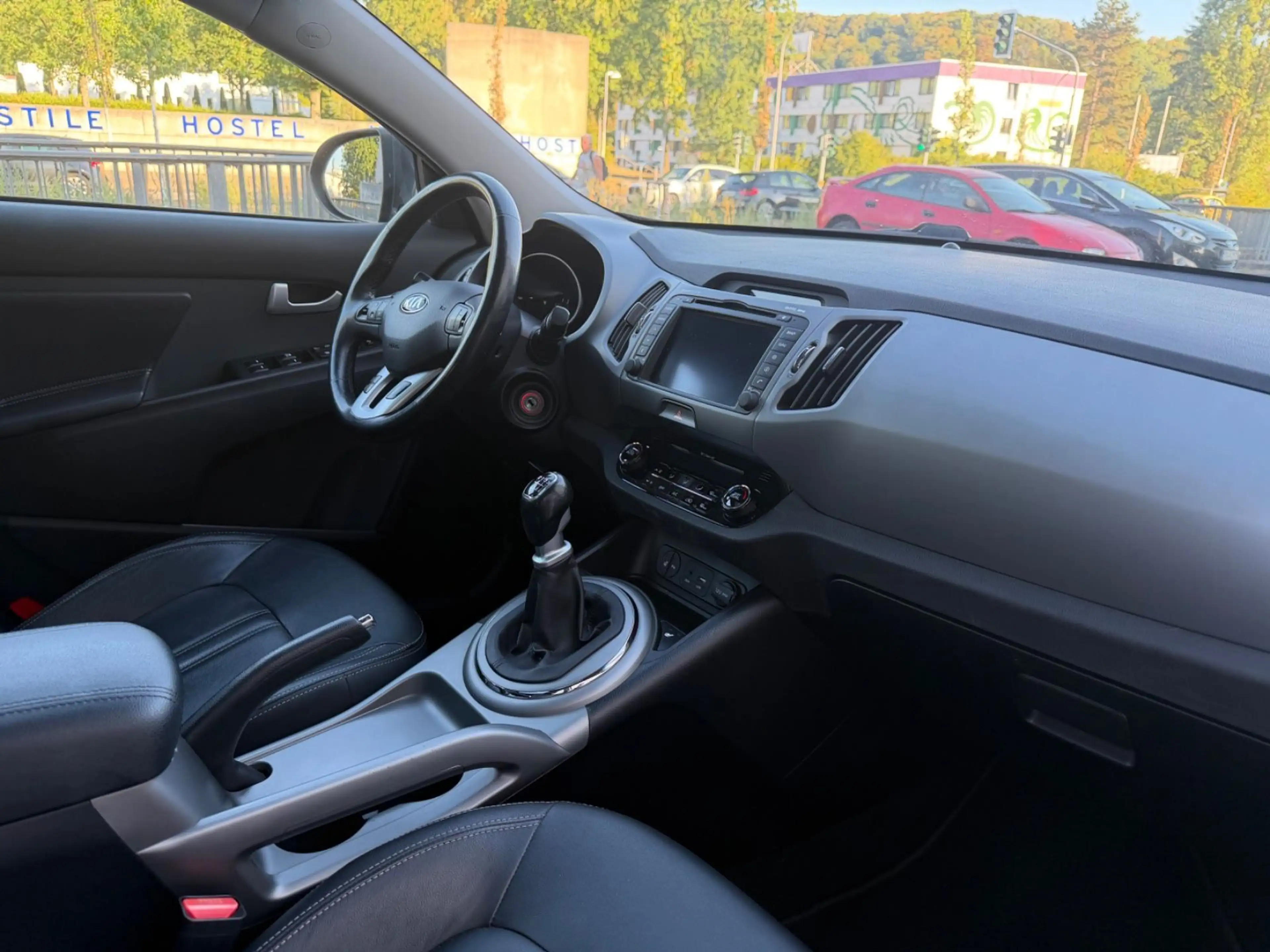 Kia Sportage 1.HAND + PANO + 4 x SHZ + KAMERA + AHK — photo 8