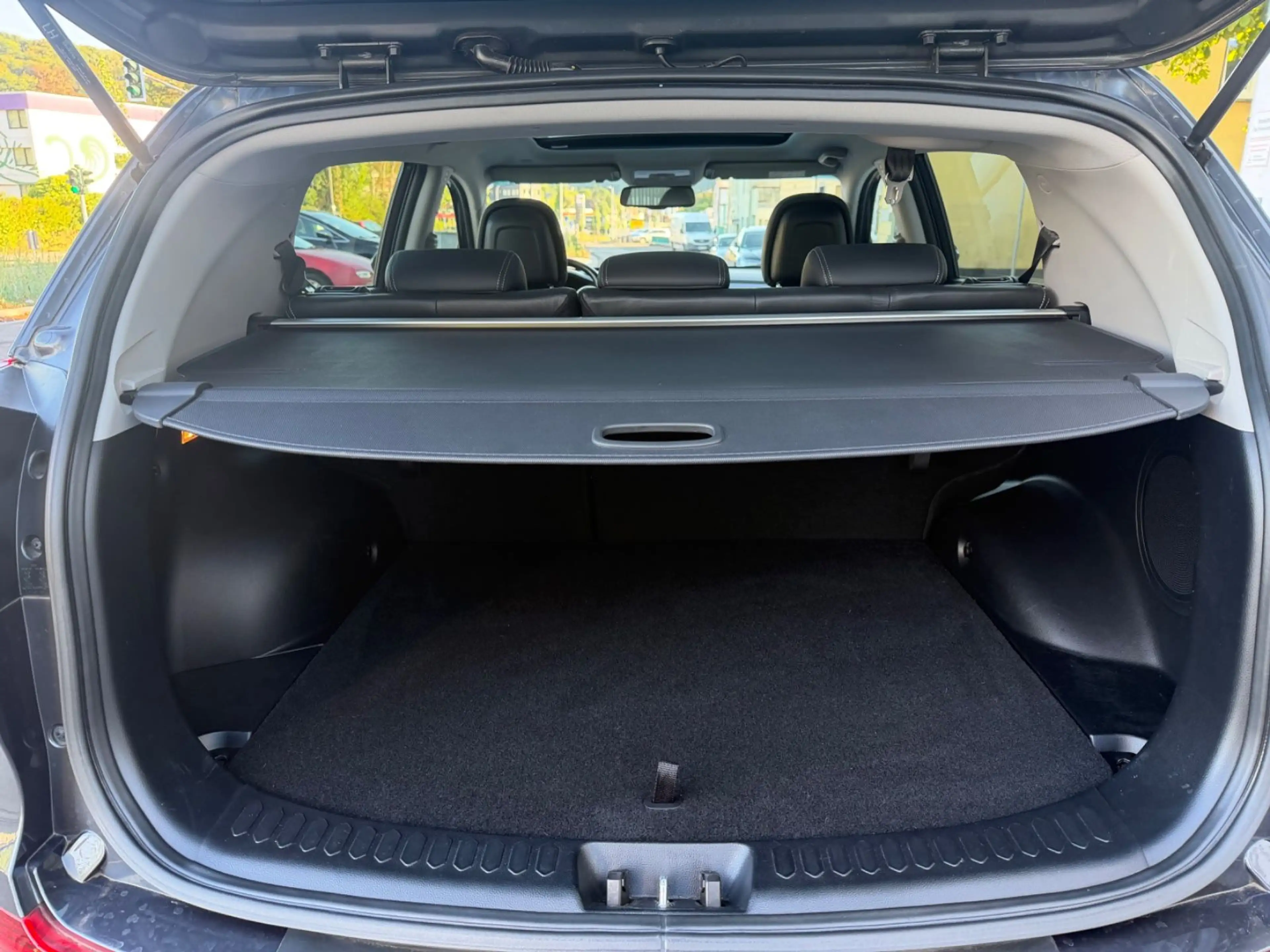 Kia Sportage 1.HAND + PANO + 4 x SHZ + KAMERA + AHK — photo 14