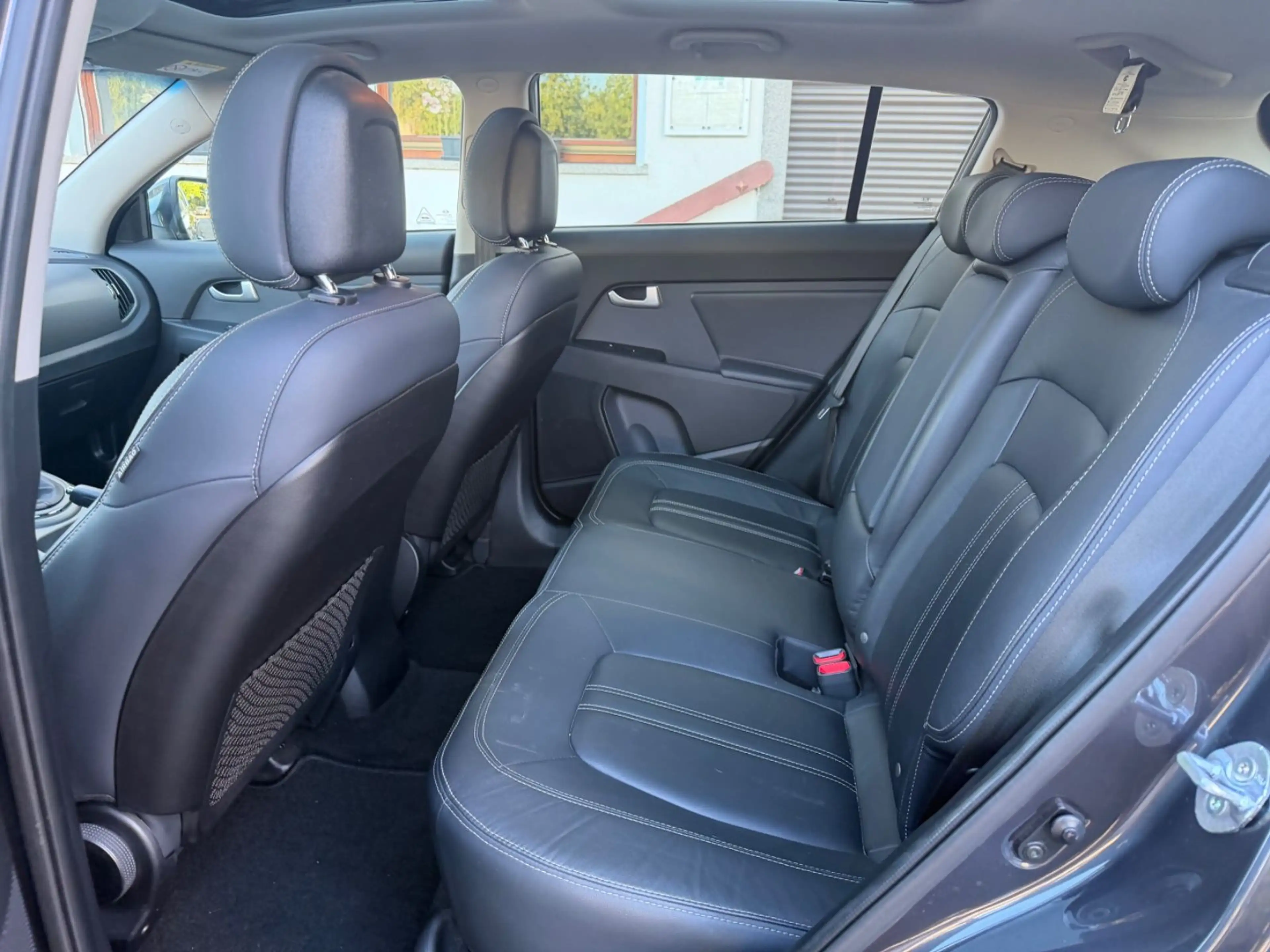 Kia Sportage 1.HAND + PANO + 4 x SHZ + KAMERA + AHK — photo 12