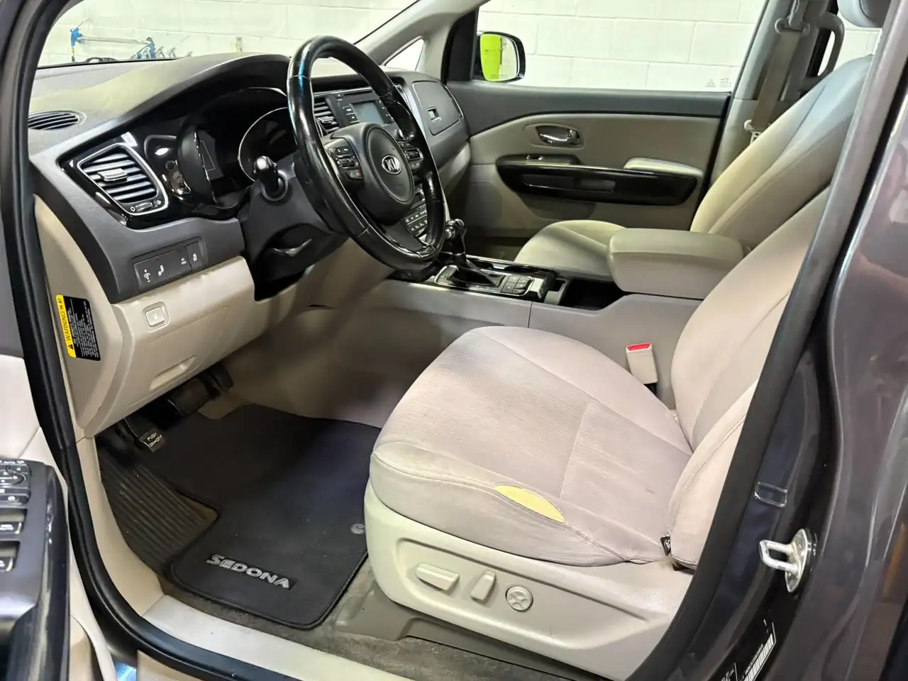 Kia Sedona снимка Kia Sedona