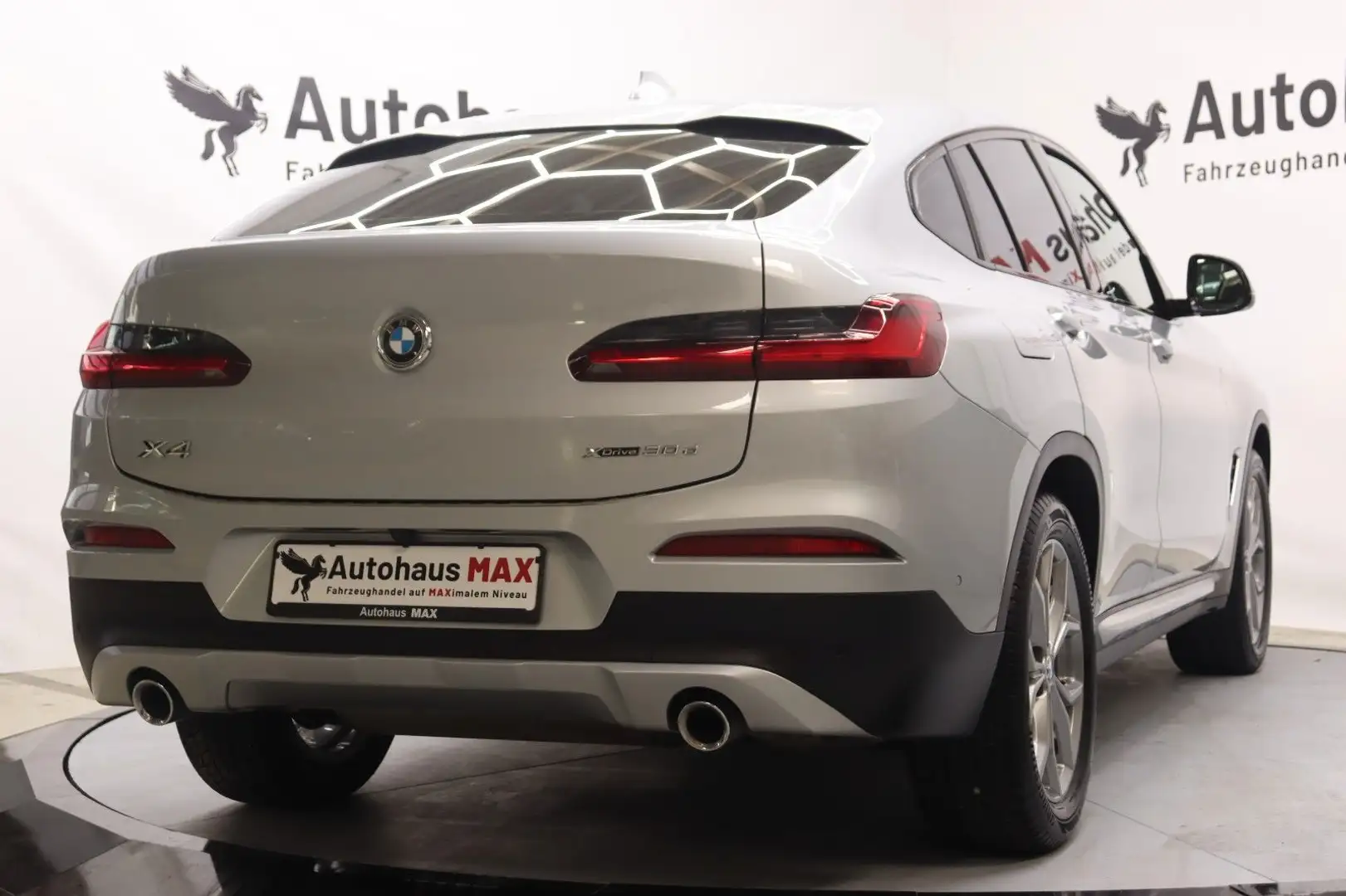 BMW X4 xDrive 30 d xLine~MSport Int.~SZH~Pano~Navi Silber - 2
