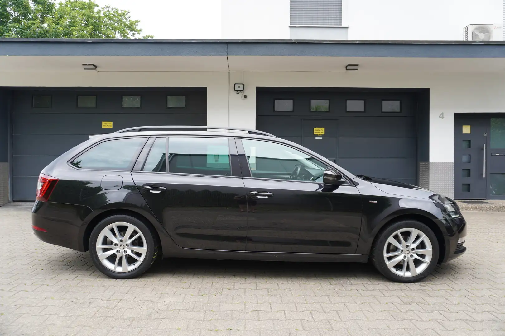 Skoda Octavia 2.0 TDI Clever DSG KLIMA+NAVI+ALU+PDC+TEMPOMAT Noir - 2