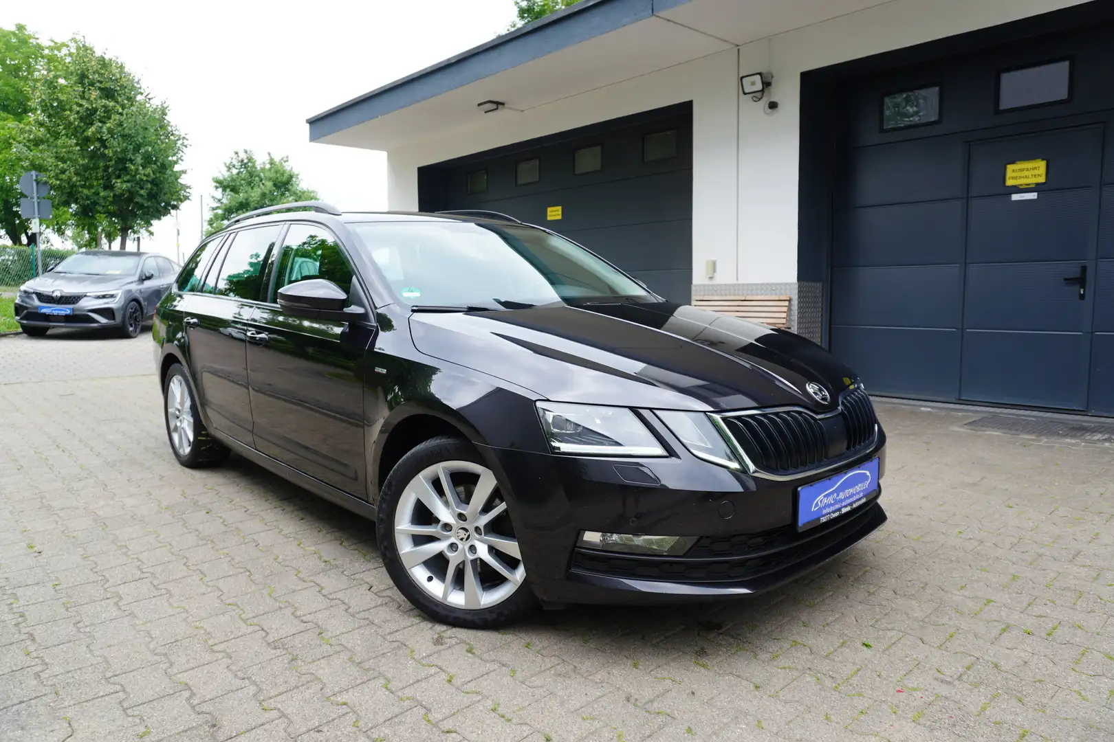 Skoda Octavia 2.0 TDI Clever DSG KLIMA+NAVI+ALU+PDC+TEMPOMAT Noir - 1