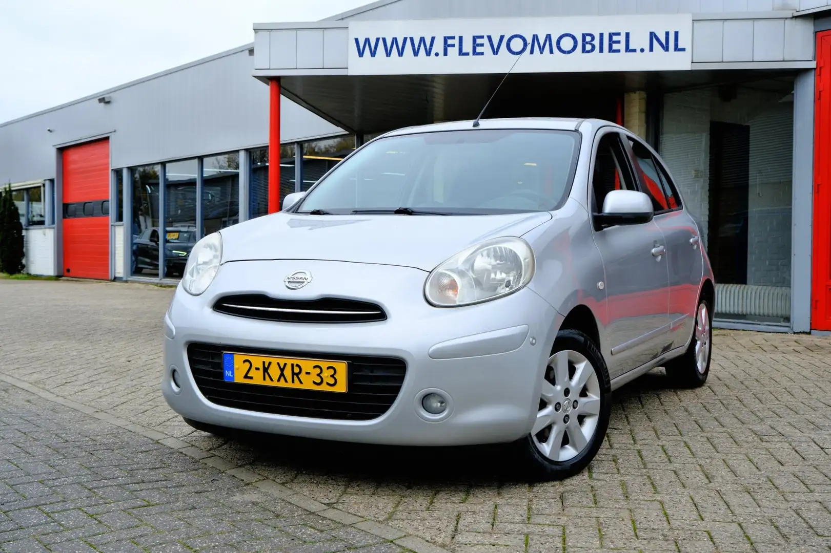 Nissan Micra 1.2 DIG-S Connect Edition Navi|ParkAssist|Airco Grijs - 1