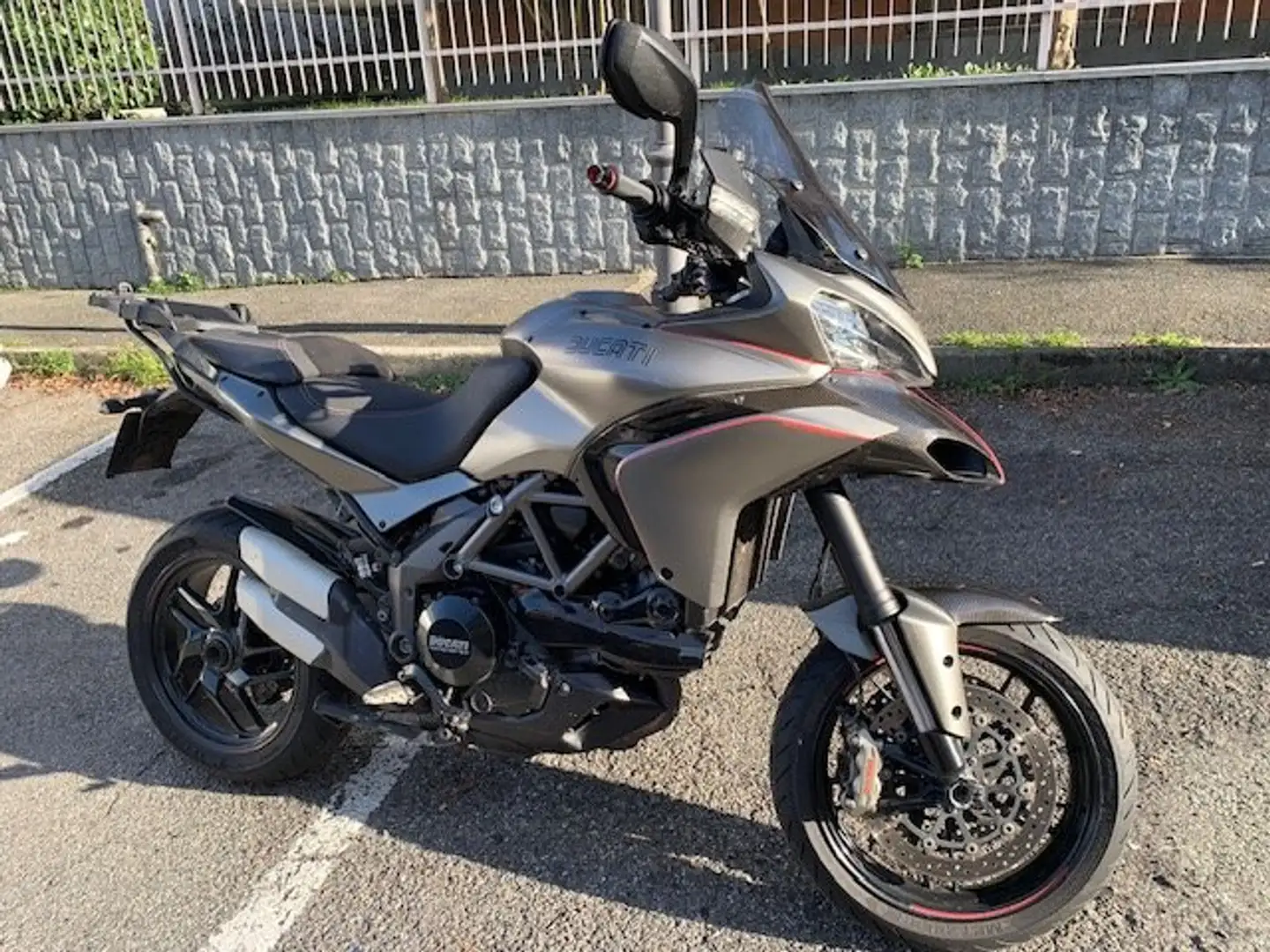 Ducati Multistrada 1200 S Touring Gris - 1
