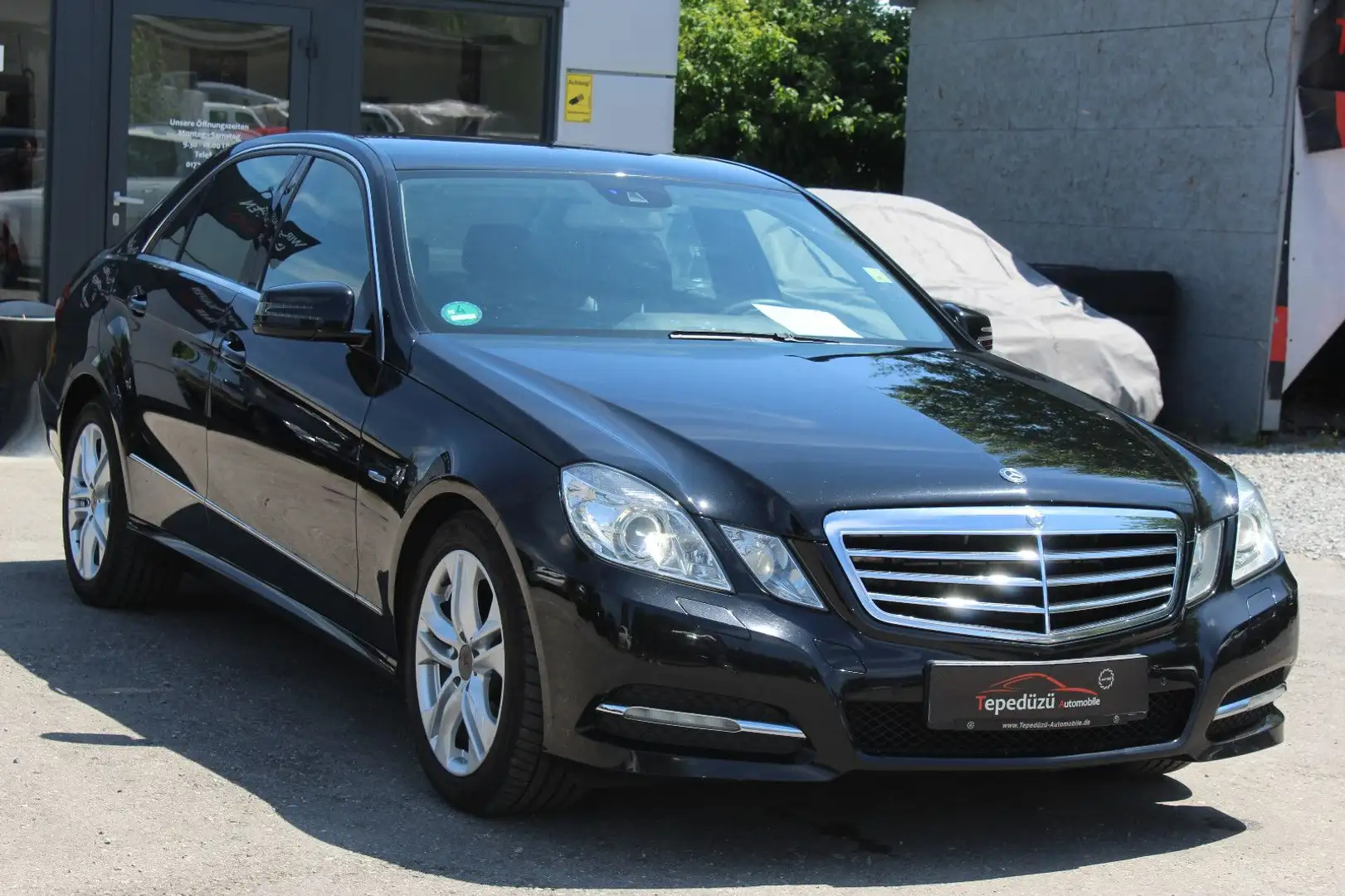 Mercedes-Benz E 350 CGI BE Avantgarde*BI-XENON*TEILLEDER*SHZ* Zwart - 2