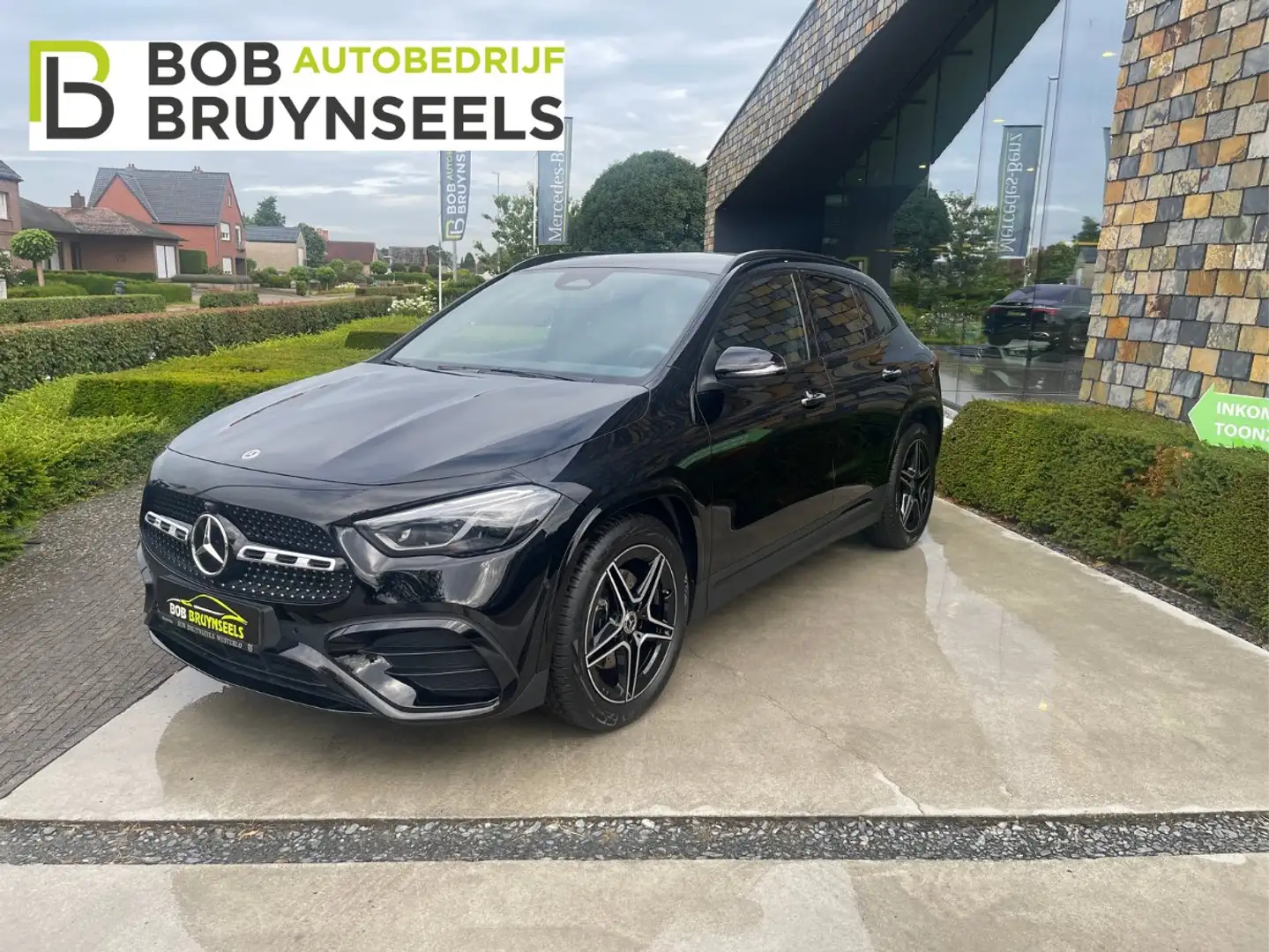 Mercedes-Benz GLA 180 AMG Line Noir - 1
