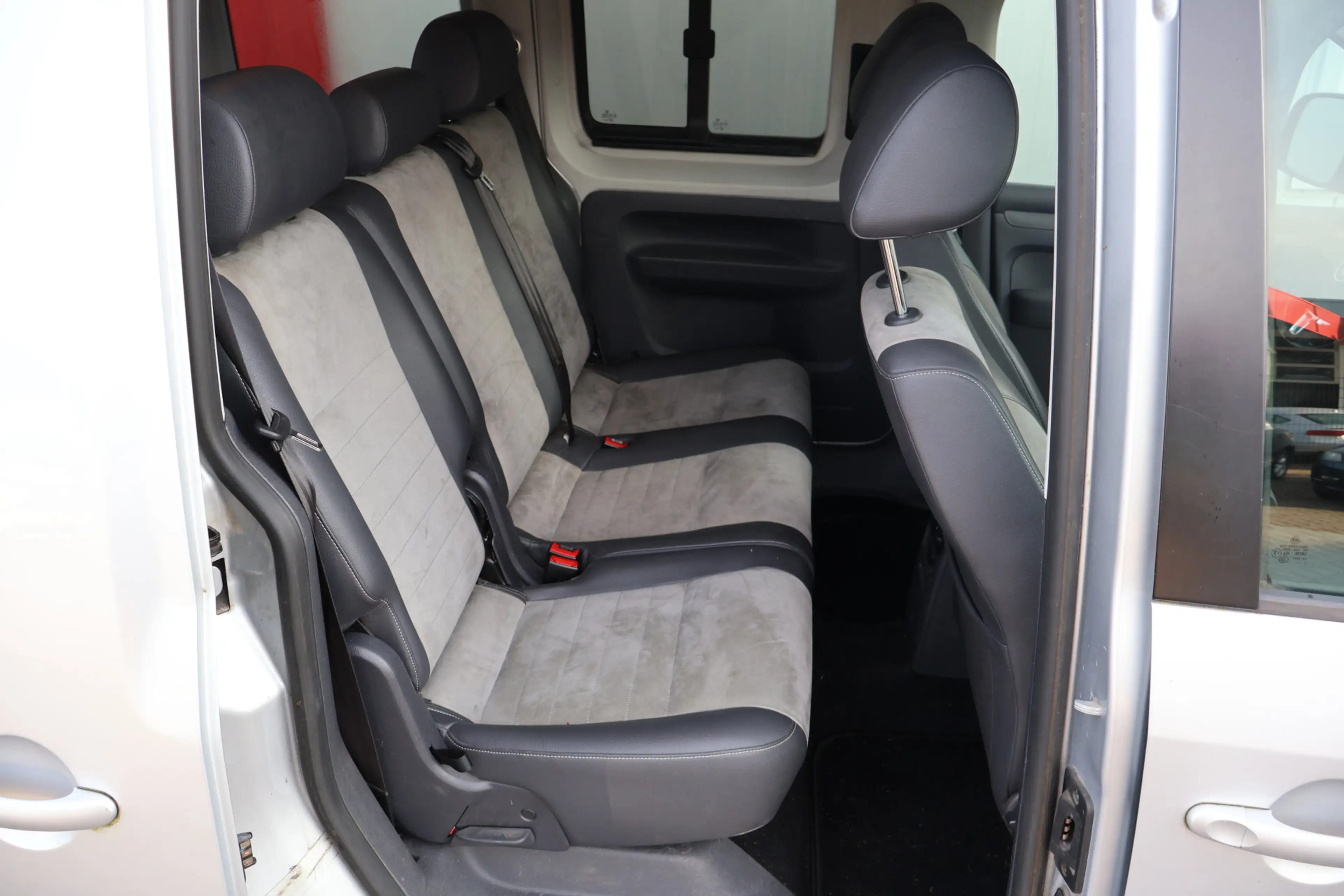 Volkswagen Caddy 1.6 TDI 5p. 30 Jahre Edition — photo 16