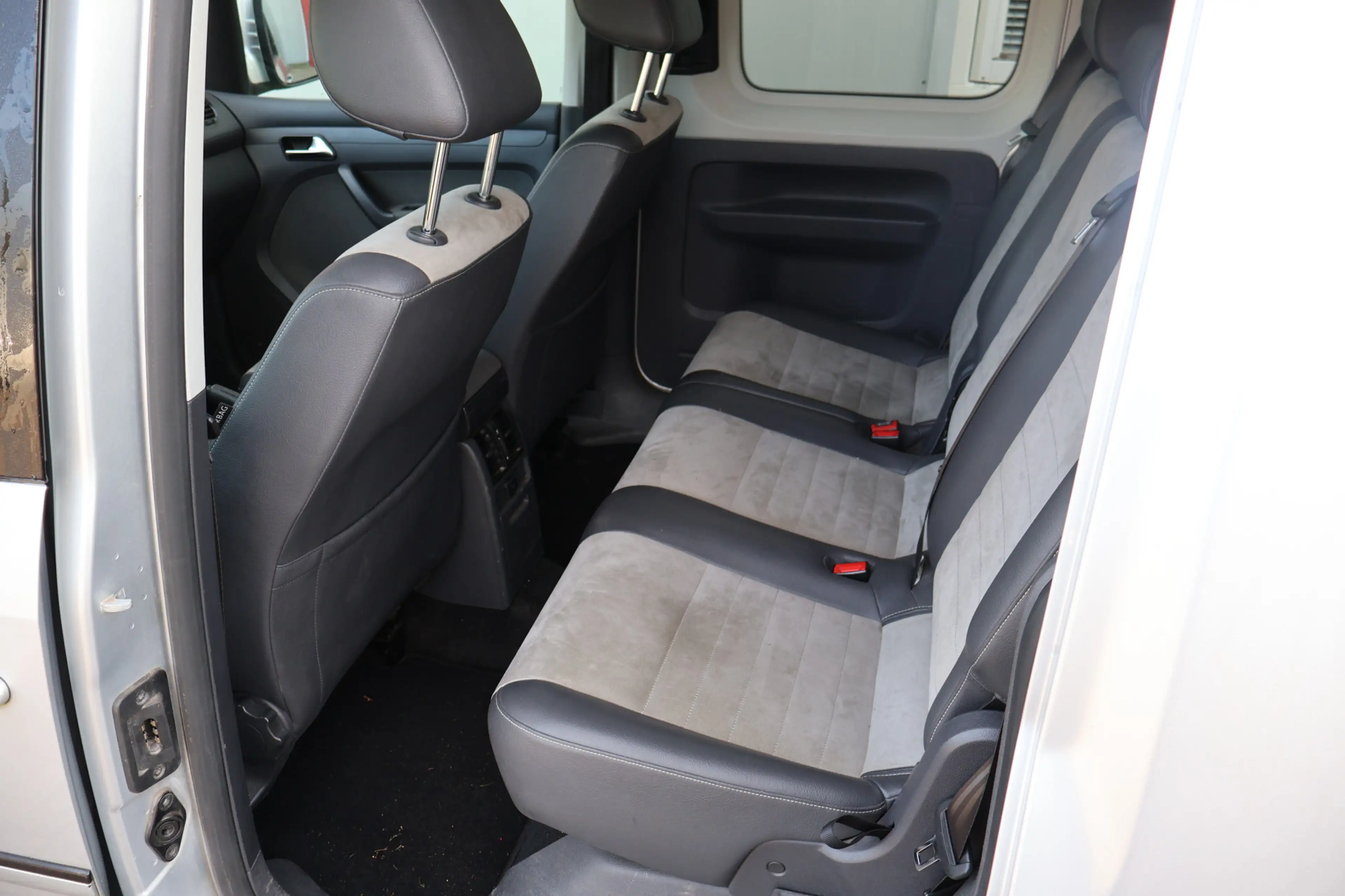 Volkswagen Caddy 1.6 TDI 5p. 30 Jahre Edition — photo 17