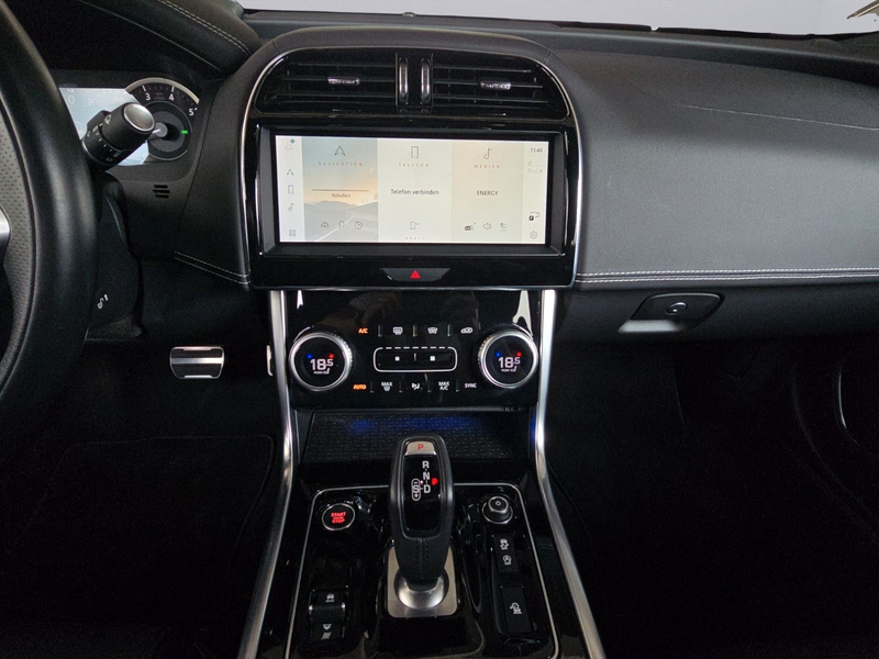 Jaguar XE P250 R-Dynamic Black *LED *RFK *PDC — photo 13