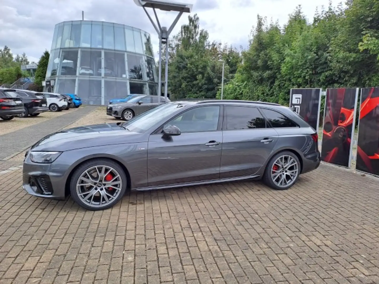 Audi A4 Avant 40 TFSI quattro S line competition plus Grau - 2