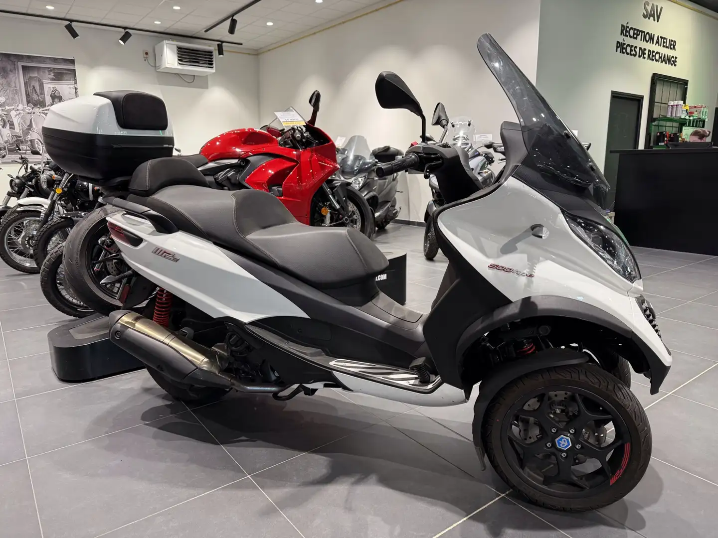Piaggio MP3 500 Bílá - 2