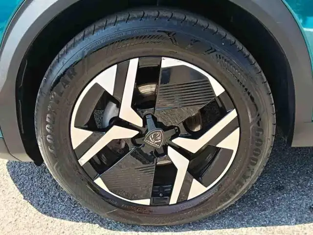 Peugeot 2008 view 6