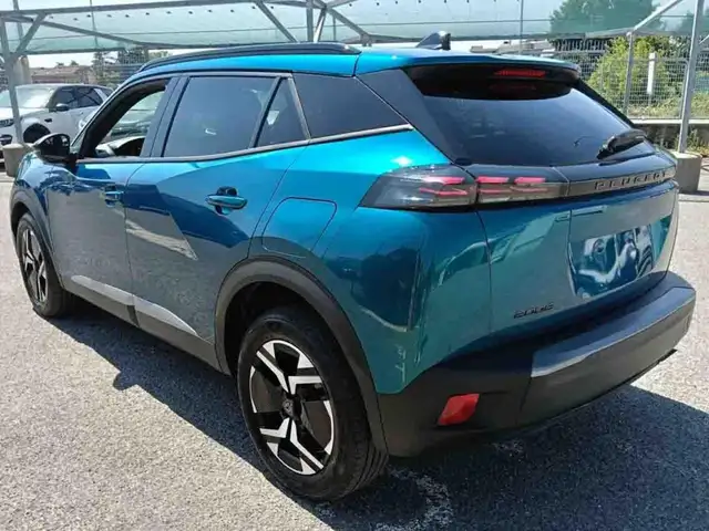 Peugeot 2008 view 4