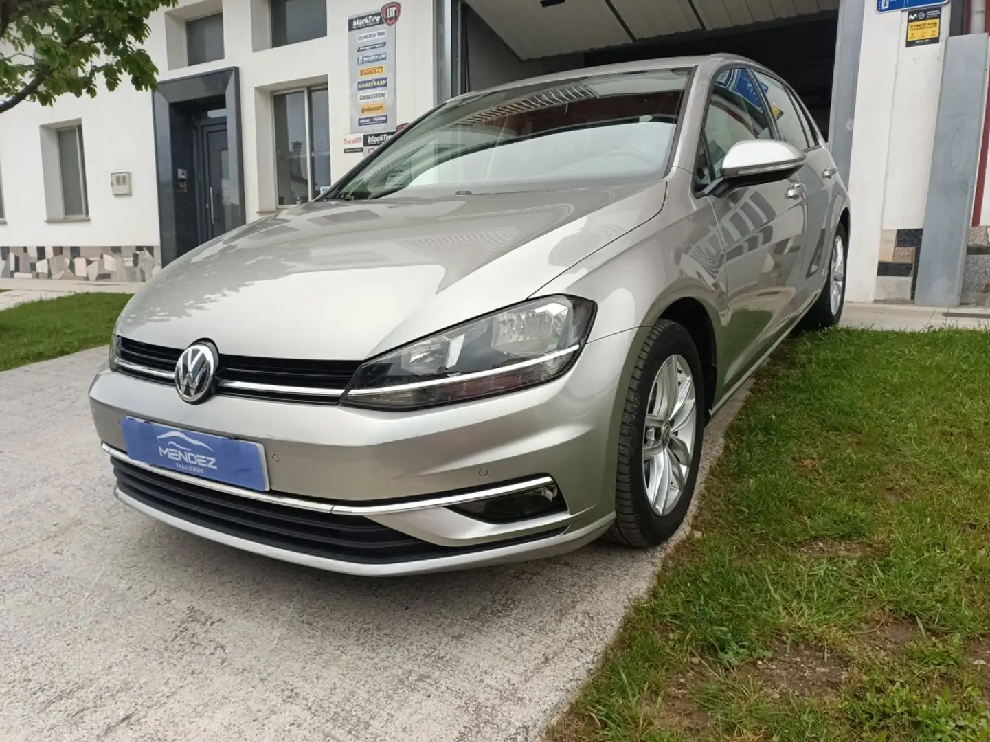Volkswagen Golf 1.0 TSI Advance 81kW - 1