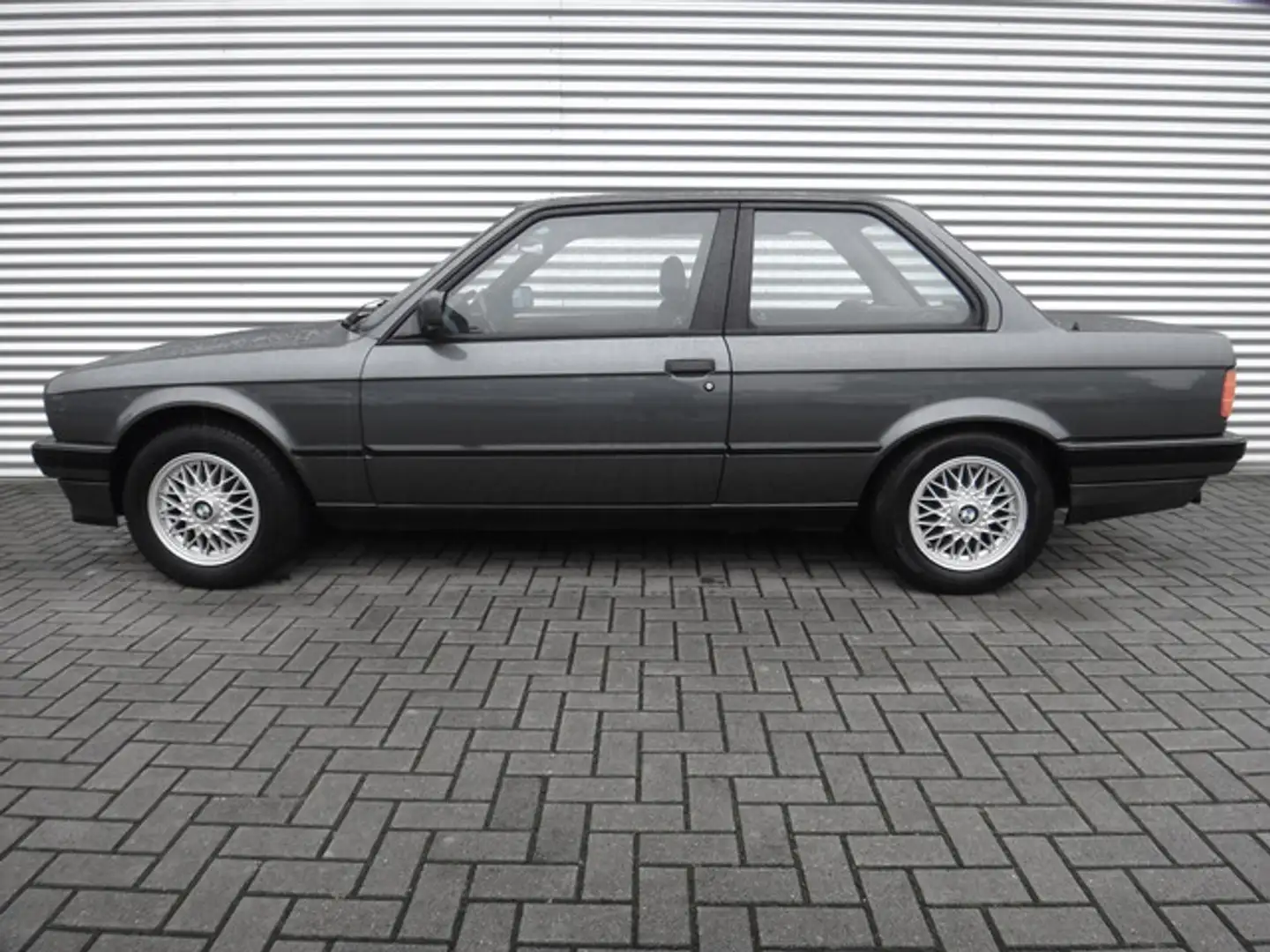 BMW 316 316i TRAUM+++TRAUM Zwart - 1