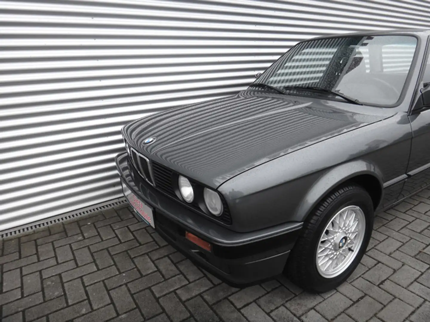 BMW 316 316i TRAUM+++TRAUM Zwart - 2