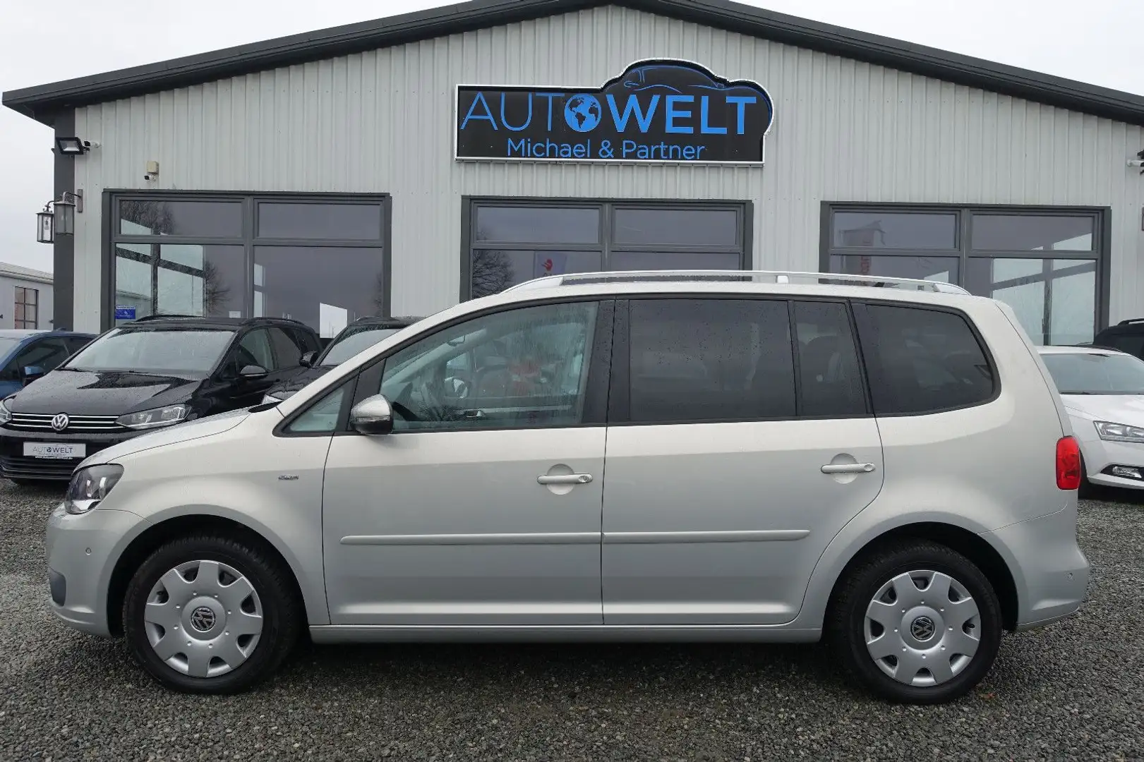 Volkswagen Touran 1.6 TDI VW-Scheckheft Insp+Zahnr+TÜV Neu Silber - 1