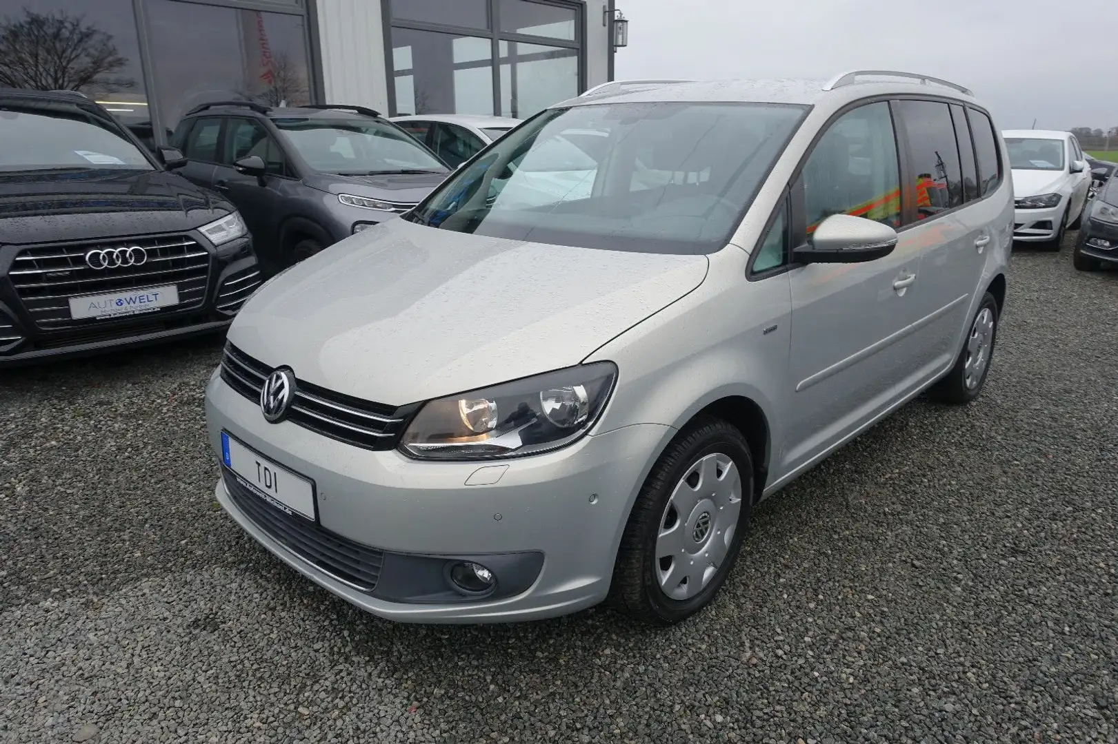Volkswagen Touran 1.6 TDI VW-Scheckheft Insp+Zahnr+TÜV Neu Silber - 2