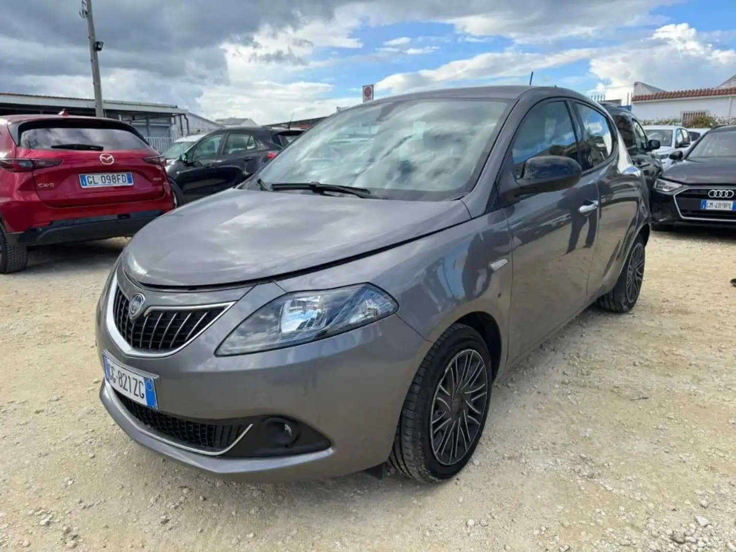 Lancia Ypsilon neopatentati 1.0 firefly hybrid Gold tg: GG821ZG Grigio - 2
