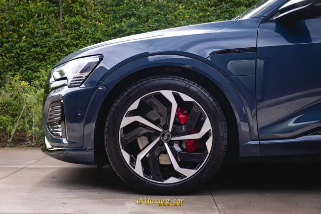 Audi Q8 E-Tron view 9