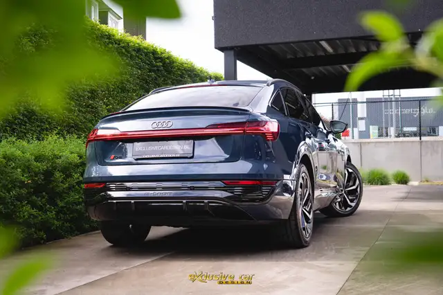Audi Q8 E-Tron view 5