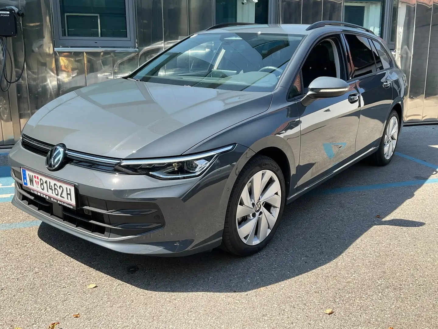 Volkswagen Golf Variant Business mHeV DSG Grau - 1